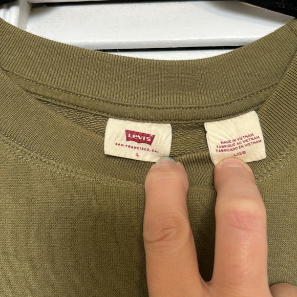 Levi’s army green crew neck sweater - Picture 4 of 7